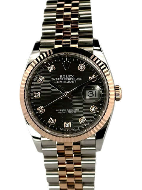 Rolex Datejust 36 Oystersteel Everose-Gold Ref. 126231, graues Zifferblatt mit Riffelmuster und Diamanten, Jubile-Armband aus Edelstahl/18 kt Everose-Gold.