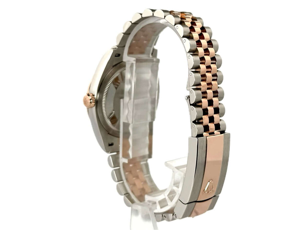 Rückseite der Rolex Datejust 36 Oystersteel Everose-Gold 126231 mit Jubile-Band aus Edelstahl und poliertem Everose-Gold.