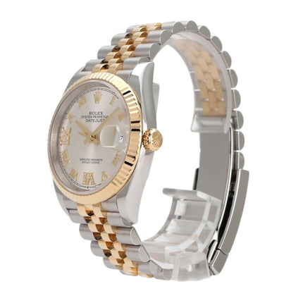 Rolex Datejust 36 Ref. 126233, silberfarbenes Zifferblatt mit Diamanten, Jubile-Band aus Edelstahl und Gelbgold.