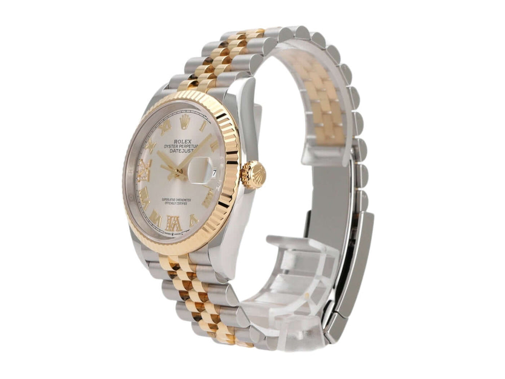 Rolex Datejust 36 Ref. 126233, silberfarbenes Zifferblatt mit Diamanten, Jubile-Band aus Edelstahl und Gelbgold.