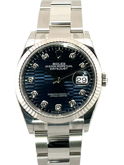 Rolex Datejust 36 Oystersteel Weißgold 126234 mit blauem Riffelmuster und Diamantzifferblatt, Edelstahlband und Faltschließe.