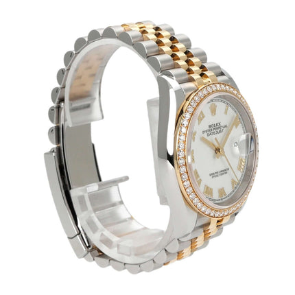 Rolex Datejust 36 mit Diamantlünette und Jubilé-Armband aus Edelstahl und Gelbgold, klassisches Design in Silber und Gold.