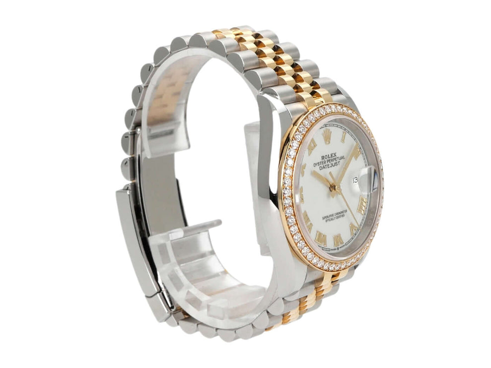 Rolex Datejust 36 mit Diamantlünette und Jubilé-Armband aus Edelstahl und Gelbgold, klassisches Design in Silber und Gold.