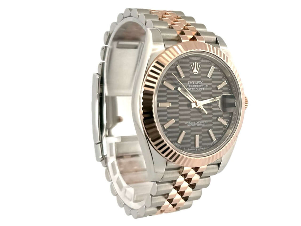 Rolex Datejust 41 Edelstahl Everose-Gold Ref. 126331, graues Riffelmuster Zifferblatt, geriffelte 18 kt Gold Lünette, Jubile Armband