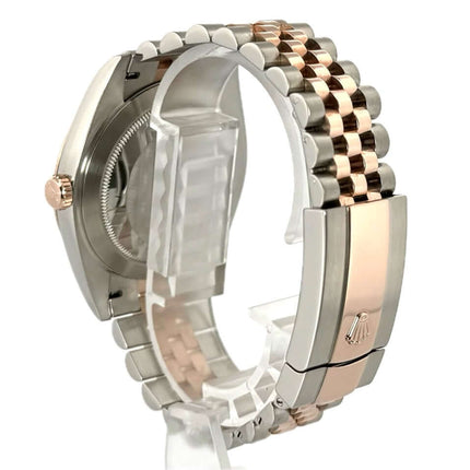 Rückansicht des Rolex Datejust 41 Edelstahl Everose-Gold 126331 mit Jubile-Armband