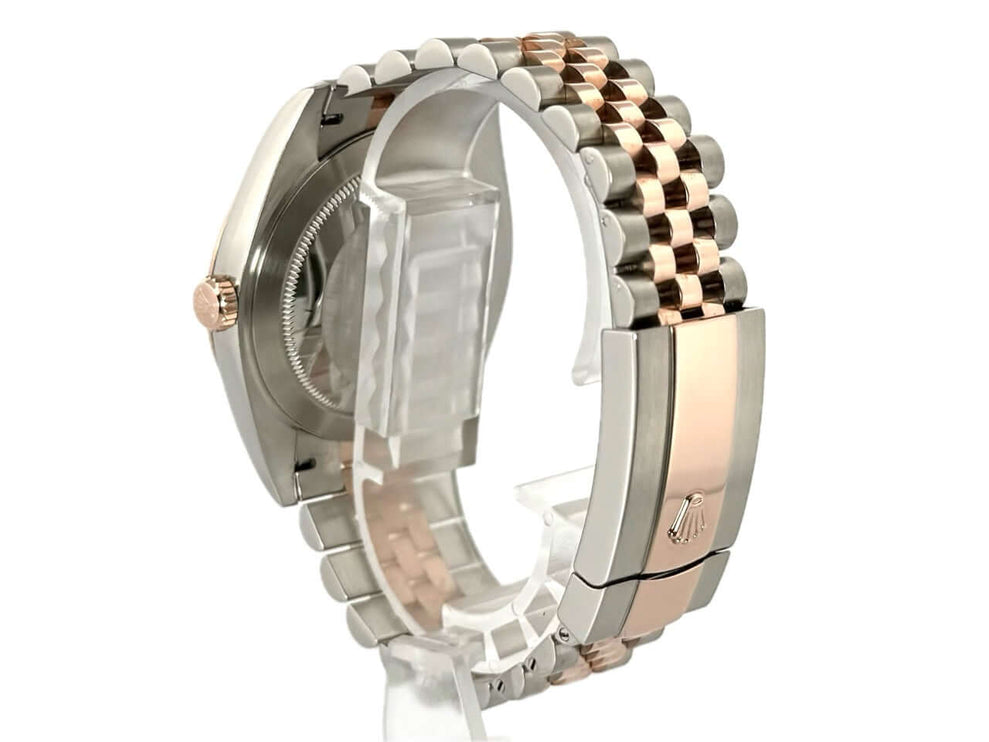 Rückansicht des Rolex Datejust 41 Edelstahl Everose-Gold 126331 mit Jubile-Armband