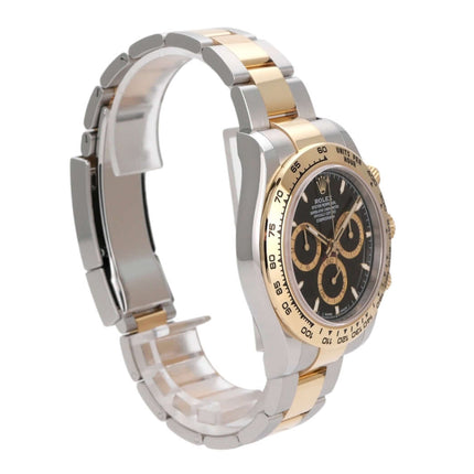 Rolex Daytona 126503 Zeitmesser aus Edelstahl und Gelbgold mit schwarzem Zifferblatt und zweifarbenem Armband.