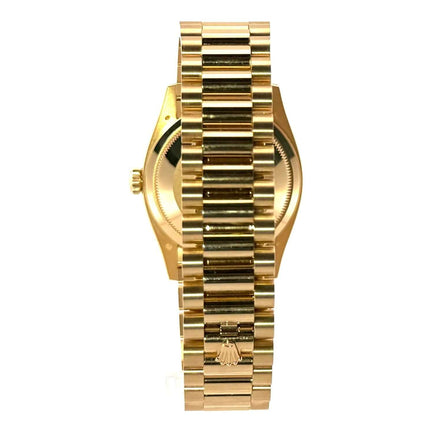 Rückansicht Rolex Day-Date 36 Gelbgold Ref. 128348RBR mit Präsident Armband aus poliertem und satiniertem 18 kt Gelbgold