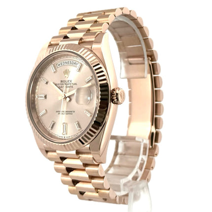 Rolex Day-Date 40 18 kt Everose-Gold Ref. 228235 mit Sundust Diamantzifferblatt und Präsident Armband