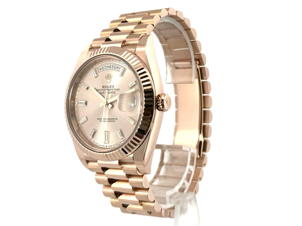 Rolex Day-Date 40 18 kt Everose-Gold Ref. 228235 mit Sundust Diamantzifferblatt und Präsident Armband