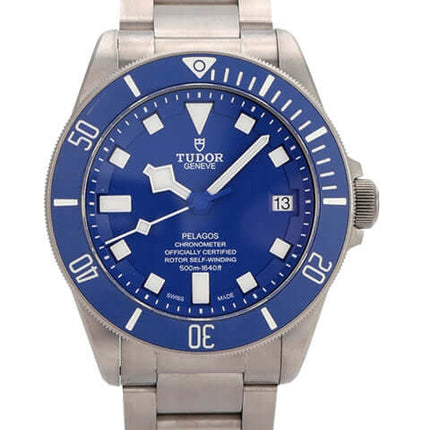 Tudor Pelagos Titan Blue M25600TB-0001 Uhr mit blauem Zifferblatt und satiniertem Titanarmband. Automatikwerk. 42 mm Durchmesser.