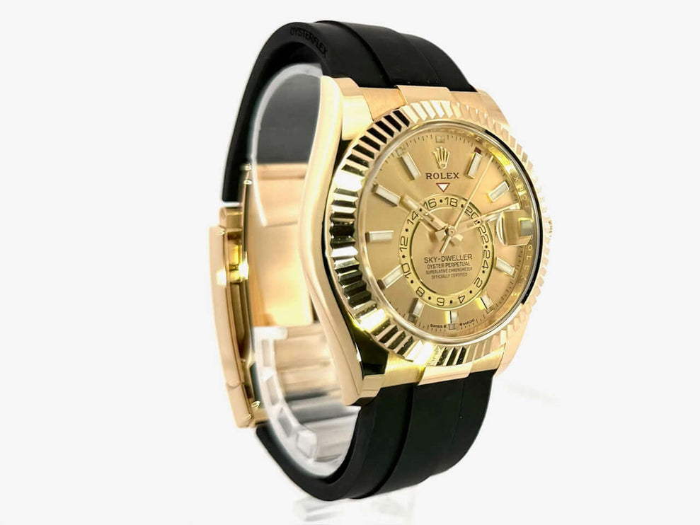 Rolex Sky-Dweller 336238 in Gelbgold mit champagnerfarbenem Zifferblatt und schwarzem Oysterflex-Armband, 42 mm Gehäuse und geriffelte Lünette