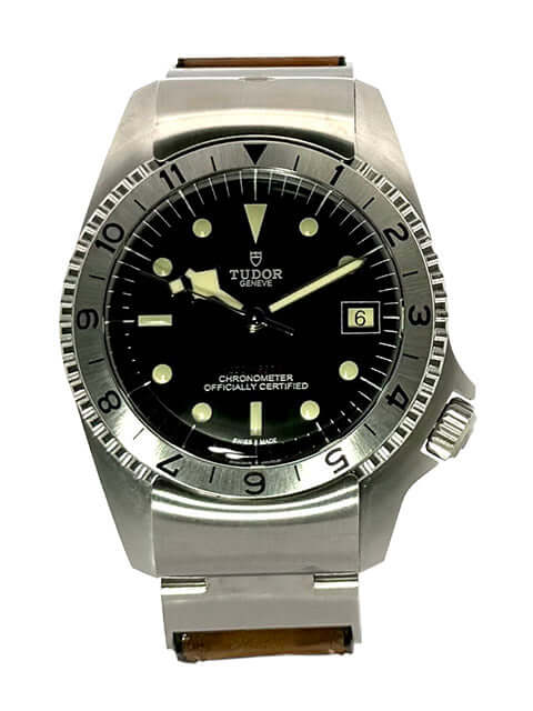 Tudor Black Bay P01 Ref. M70150-0001 Edelstahlgehäuse, schwarzes Zifferblatt, braunes Lederarmband, Automatikwerk.