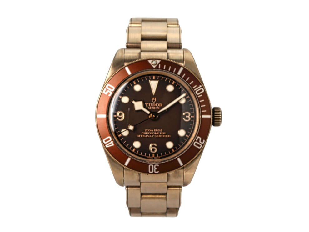 Tudor Black Bay 58 Bronze M79012M-0001 Armbanduhr mit braunem Zifferblatt und Bronze-Lünette.