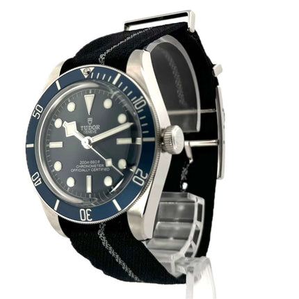 Tudor Heritage Black Bay Fifty-Eight Blue 79030B-0003, Edelstahlgehäuse, blaue Lünette und Zifferblatt, blaues Textilband.