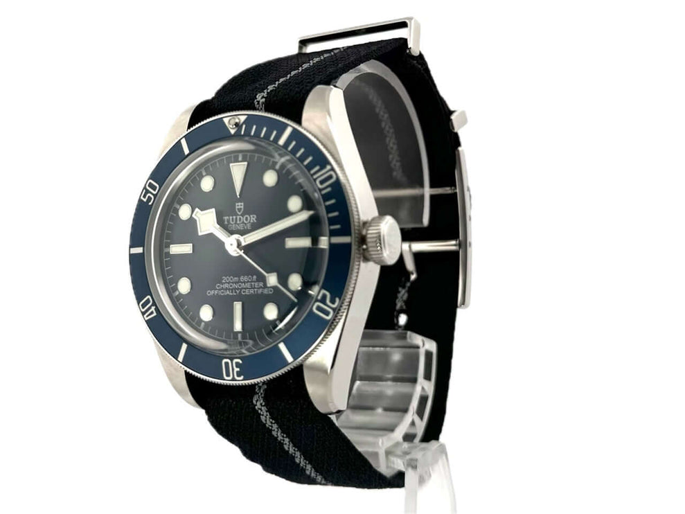 Tudor Heritage Black Bay Fifty-Eight Blue 79030B-0003, Edelstahlgehäuse, blaue Lünette und Zifferblatt, blaues Textilband.