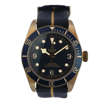 Tudor Black Bay Bronze Automatik Textil Ref. M79250BB-0002, Gehäusedurchmesser 43 mm, blaues Zifferblatt, Bronze Lünette, blaues Textilarmband.