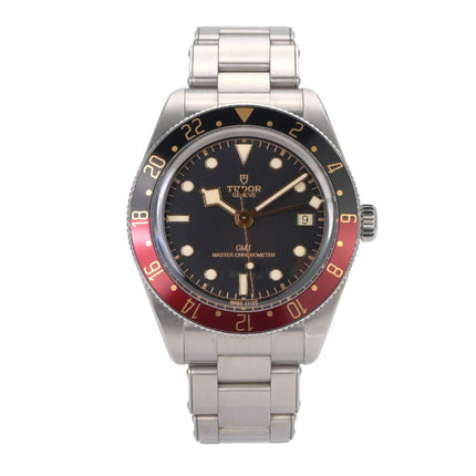 Tudor Black Bay 58 GMT Edelstahlarmbanduhr mit schwarzer Lünette und 24-Stunden-Skala, Referenz M7939G1A0NRU, Vorderansicht.