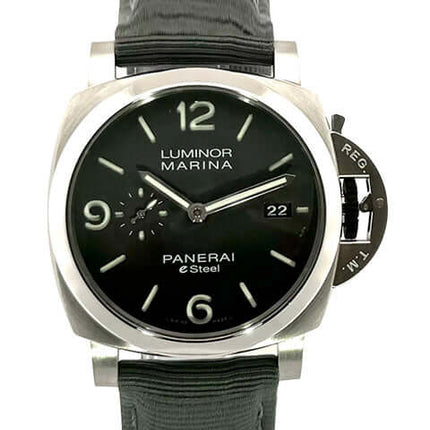 Panerai Luminor Marina Grigio Roccia PAM01358 Automatikuhrwerk mit grauem Zifferblatt und Textilband.