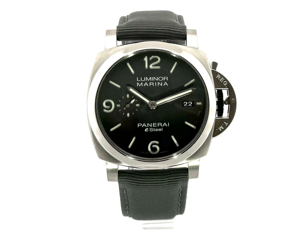 Panerai Luminor Marina Grigio Roccia PAM01358 Automatikuhr mit Edelstahlgehäuse, grauem Zifferblatt und Textilarmband.