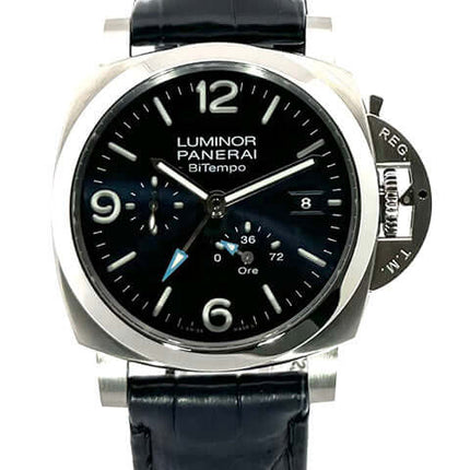 Panerai Luminor Bitempo PAM01361 Automatikuhr mit blauem Zifferblatt, Edelstahlgehäuse und blauem Lederband.