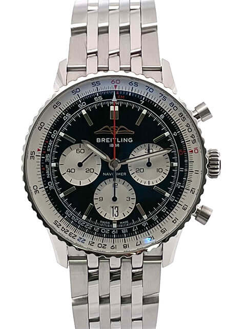 Breitling Navitimer B01 Chronograph 43 AB0138211B1A1 mit Edelstahlgehäuse und poliertem Edelstahlband, schwarzes Zifferblatt, silberfarbene Totalisatoren.