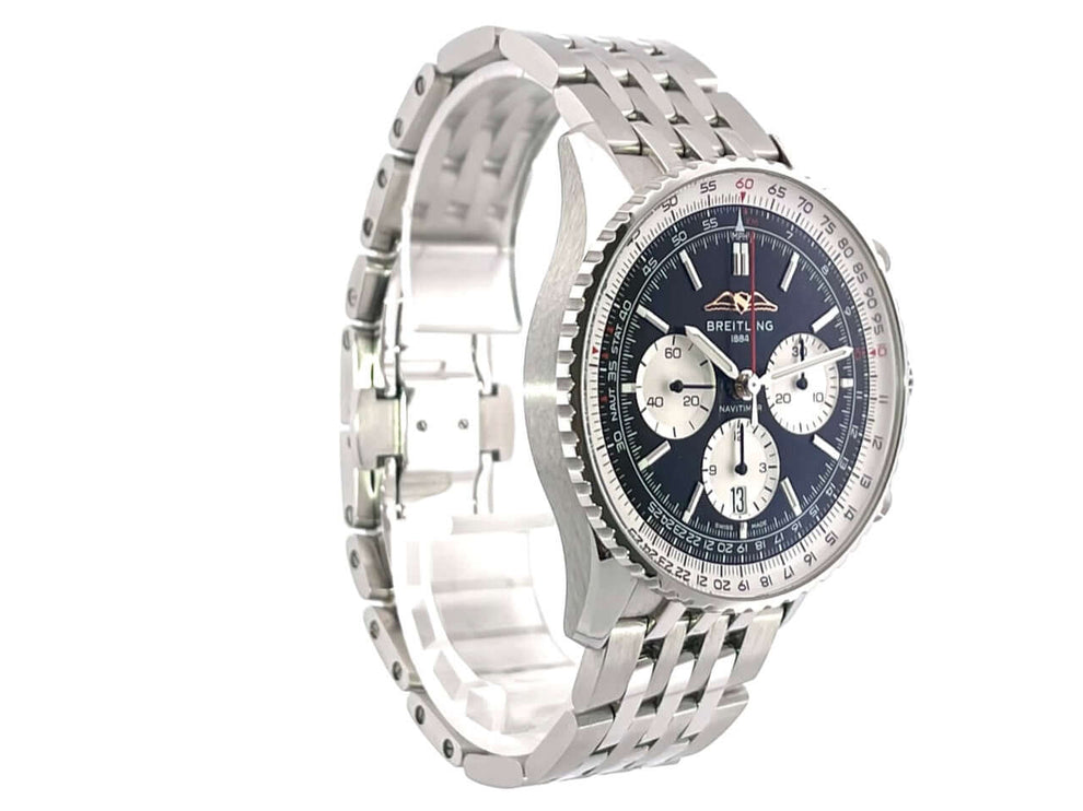 Breitling Navitimer B01 Chronograph 43 AB0138211B1A1 mit poliertem Edelstahlgehäuse und schwarzem Zifferblatt, Seitenansicht