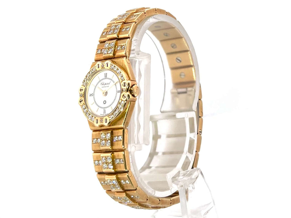 Chopard St. Moritz Gehäuse aus 18 k Gelbgold mit Diamanten, weißes Zifferblatt. Quarzuhr im sehr guten Zustand, komplett mit Box und Papieren.