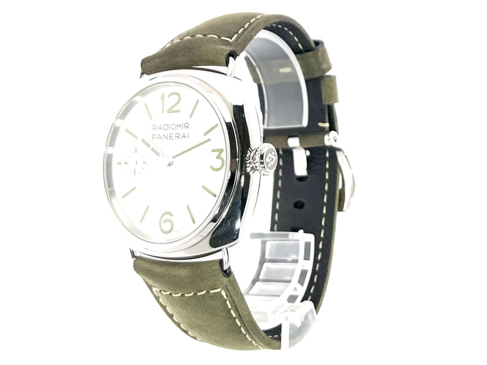 Panerai Radiomir Officine PAM01384 Armbanduhr aus satiniertem Edelstahl mit khakifarbenem Lederarmband und weißem Zifferblatt.